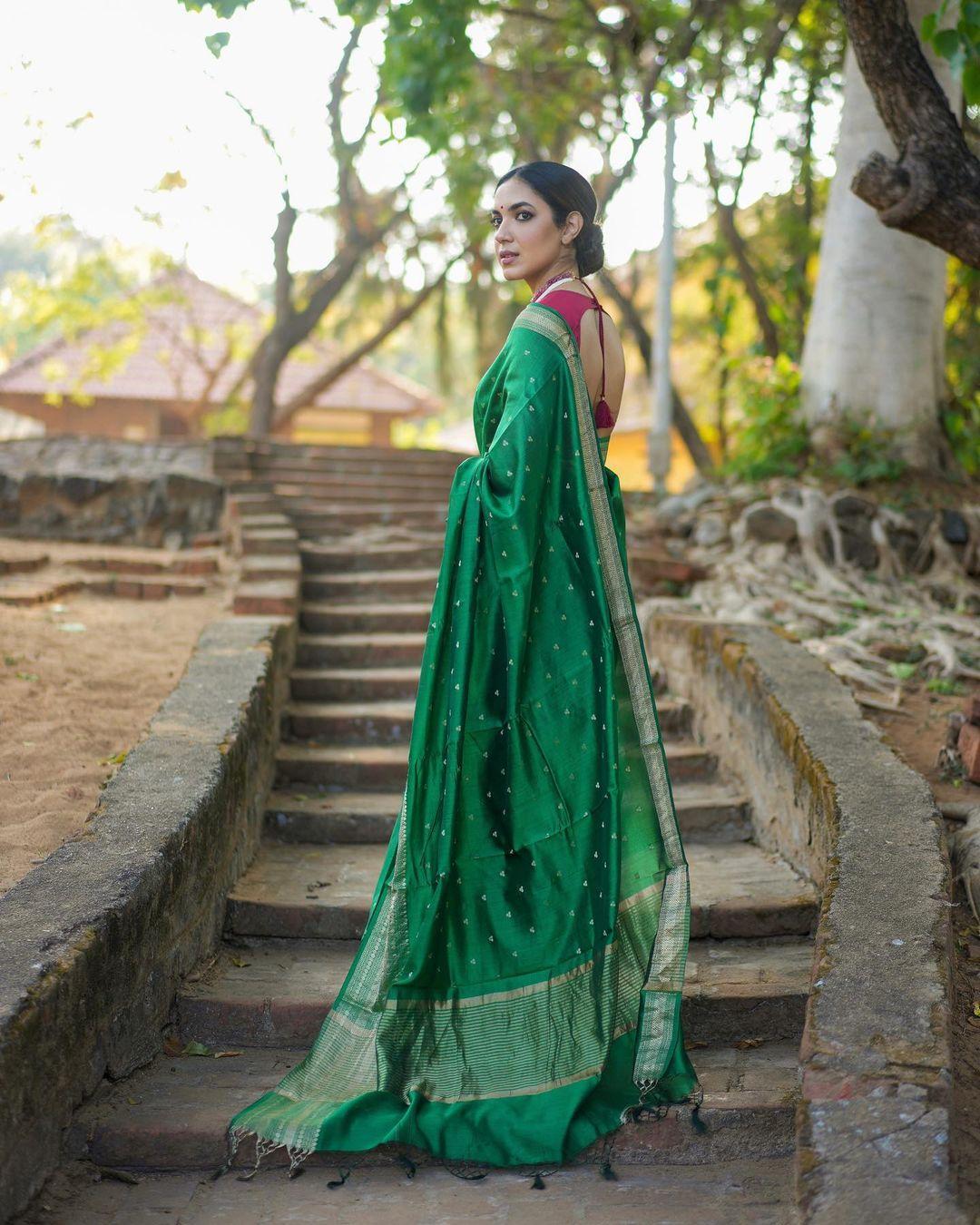 South Indian Actress Ritu Varma in green saree hot photos | hot and sexy photoshoot