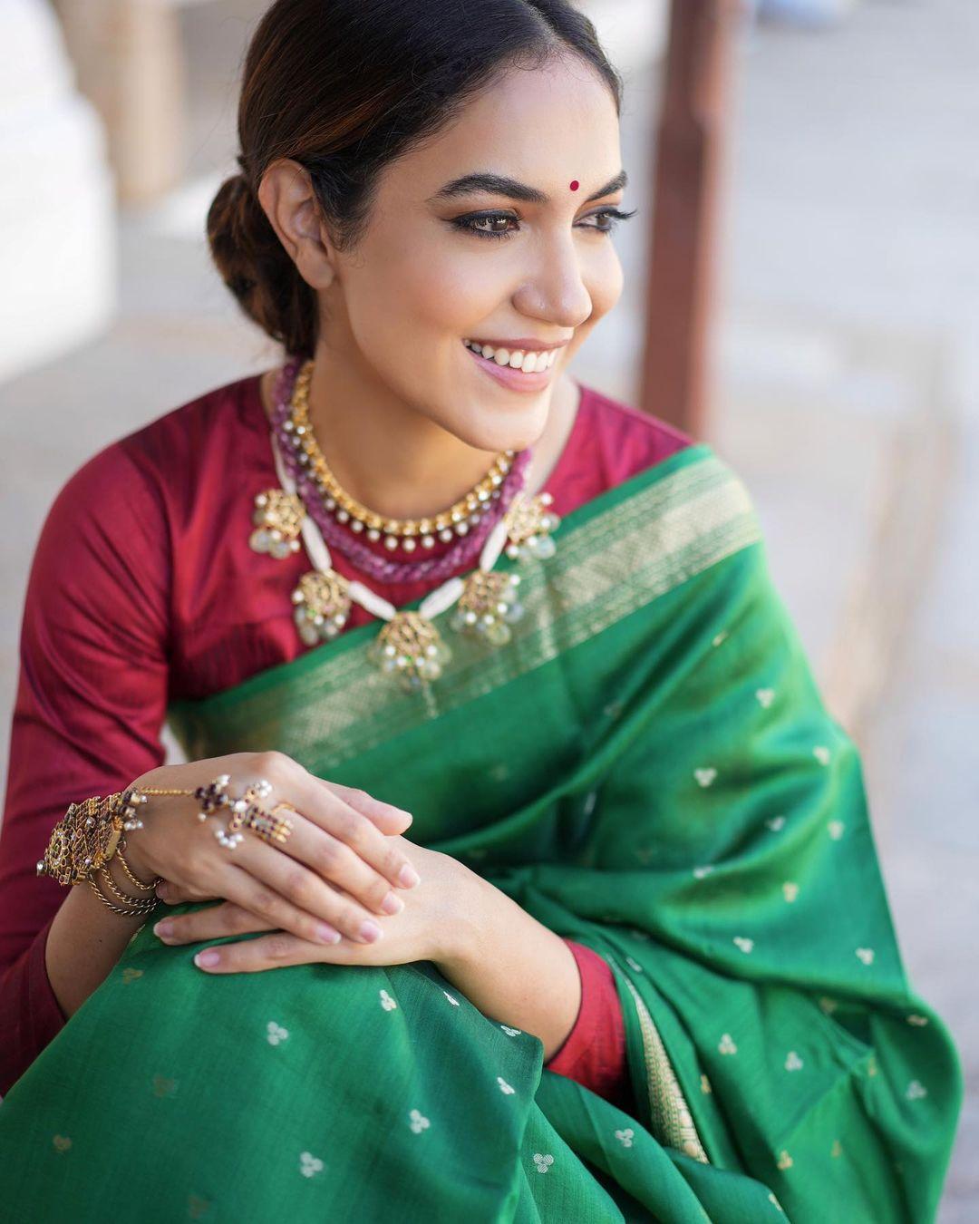 South Indian Actress Ritu Varma in green saree hot photos | very attractive hot stills