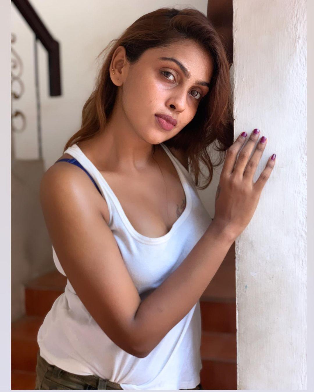 South Indian actress Sri Nikha exposing hot photos | exclusive hot and spicy stills