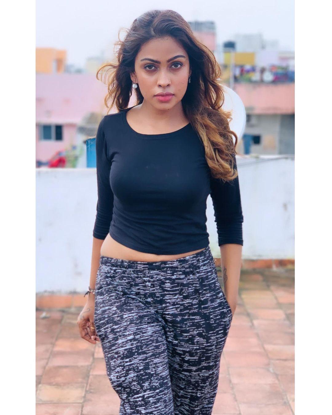 Tamil actress Sri Nikha and n black t shirt exposing hot photos | very beautiful and glamours picture