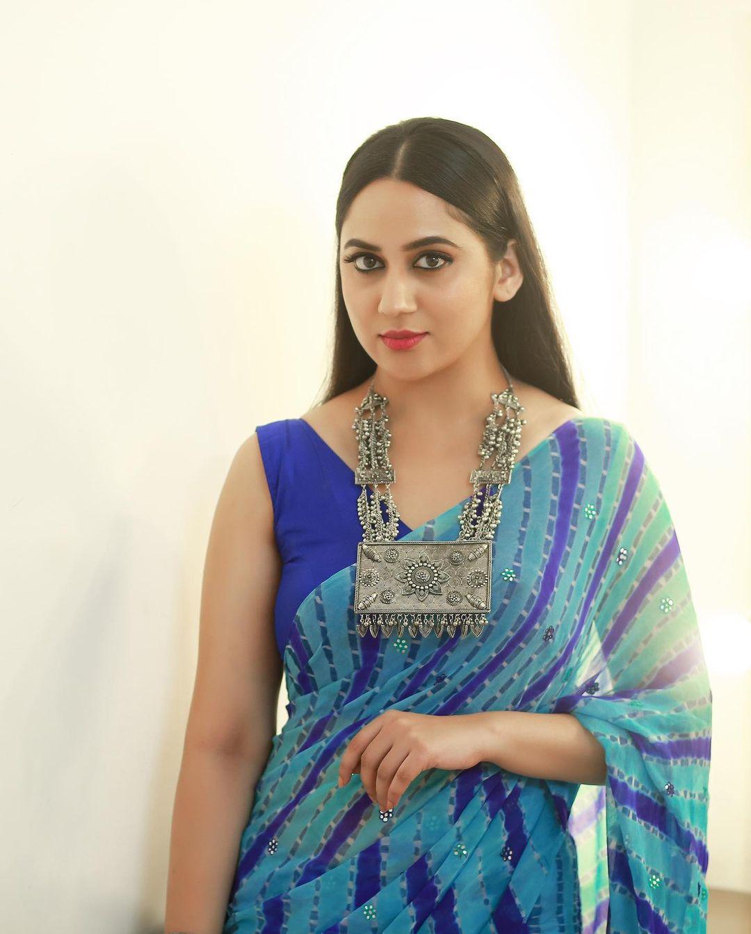 Malayalam Actress Miya george in bandhani saree photos | beautiful and glamours picture