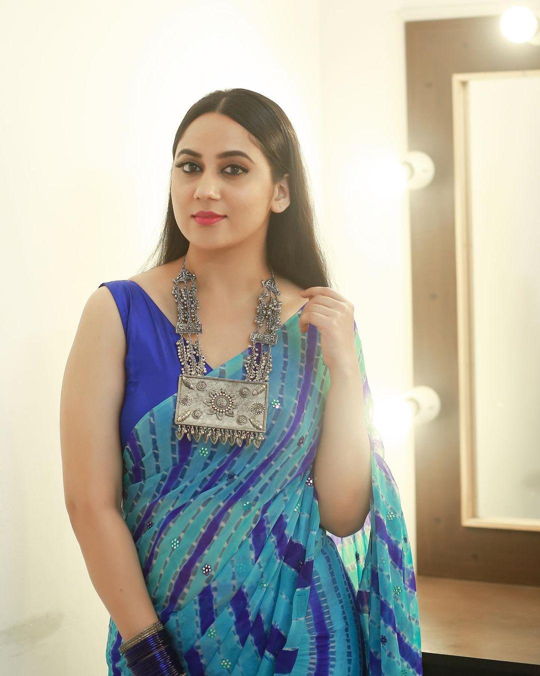 Malayalam Actress Miya george in bandhani saree photos | latest hot and sexy stills