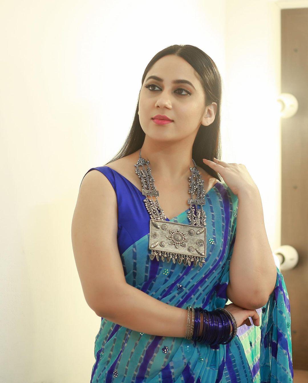 Malayalam Actress Miya george in bandhani saree photos | latest hot and spicy photos gallery