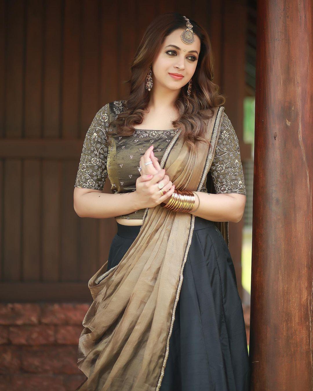 South Indian Actress Bhavana in half saree exclusive hot photos | glamours and cute picture
