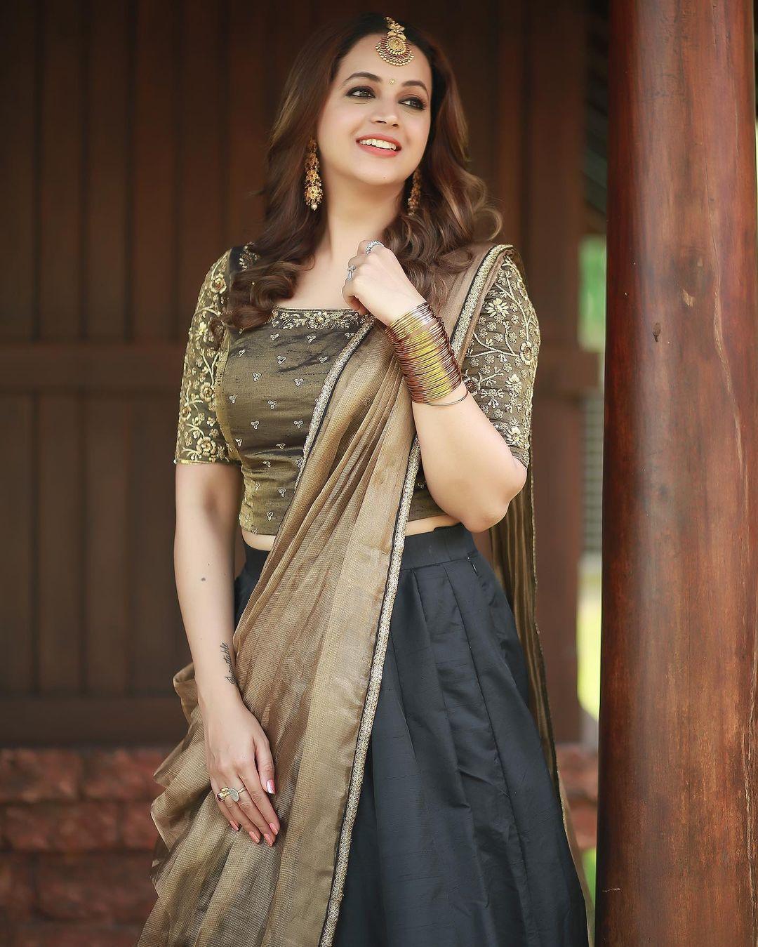 South Indian Actress Bhavana in half saree exclusive hot photos | very attractive and cute stills