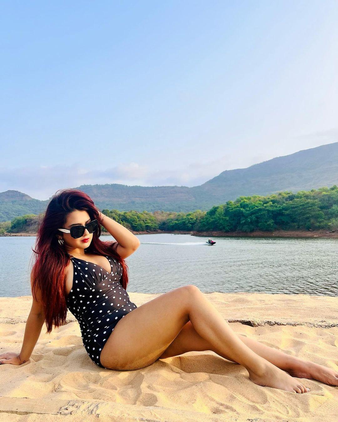 Roshni Walia in Beach Hot and Unseen Photos | exposing hot photos