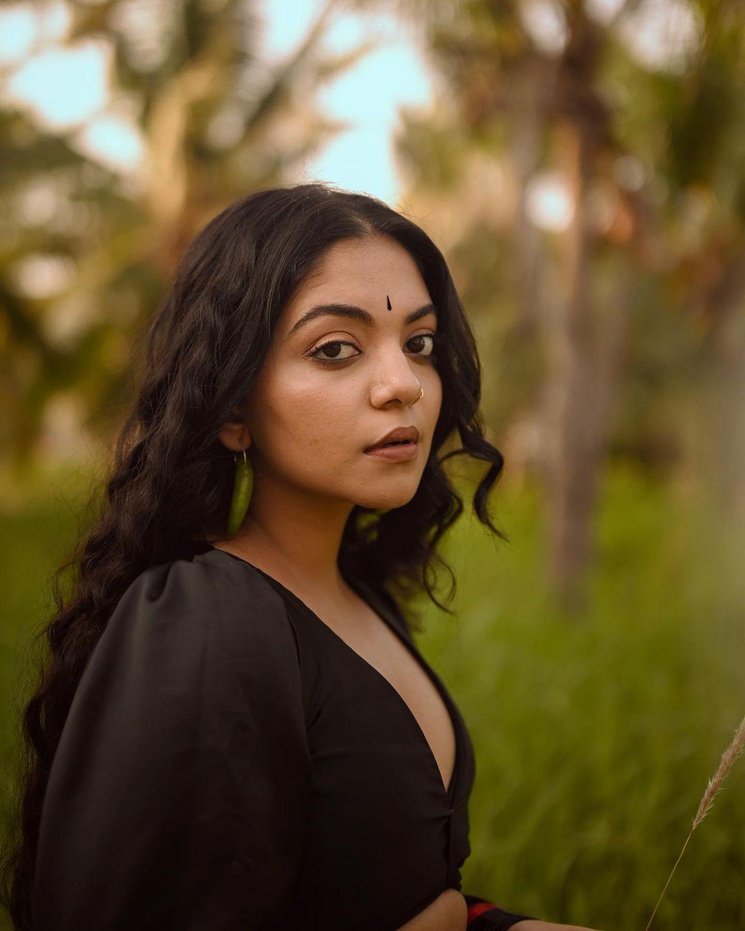South Indian Actress Ahaana krishna exposing very glamours photos | very attractive and cute stills