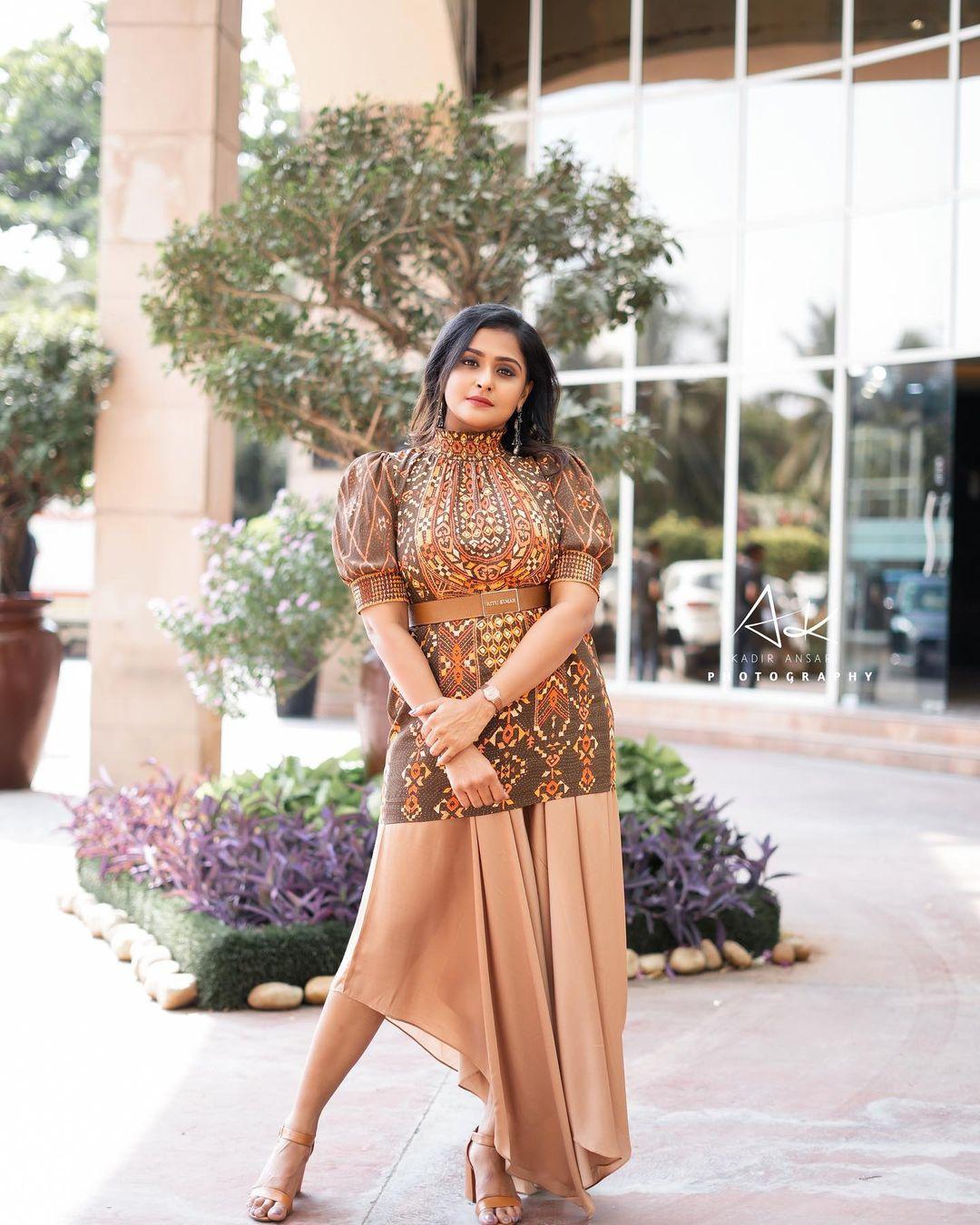 South Indian Actress Remya Nambeesan new fashion photos gallery | beautiful and glamours photos