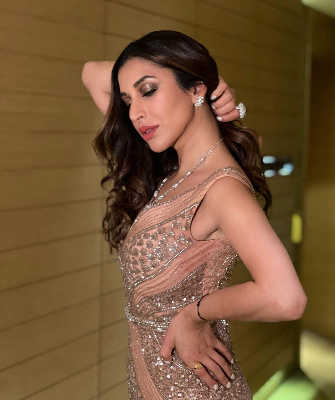 Bollywood Singer Sophie Choudry exclusive hot photos | glamours and cute stills