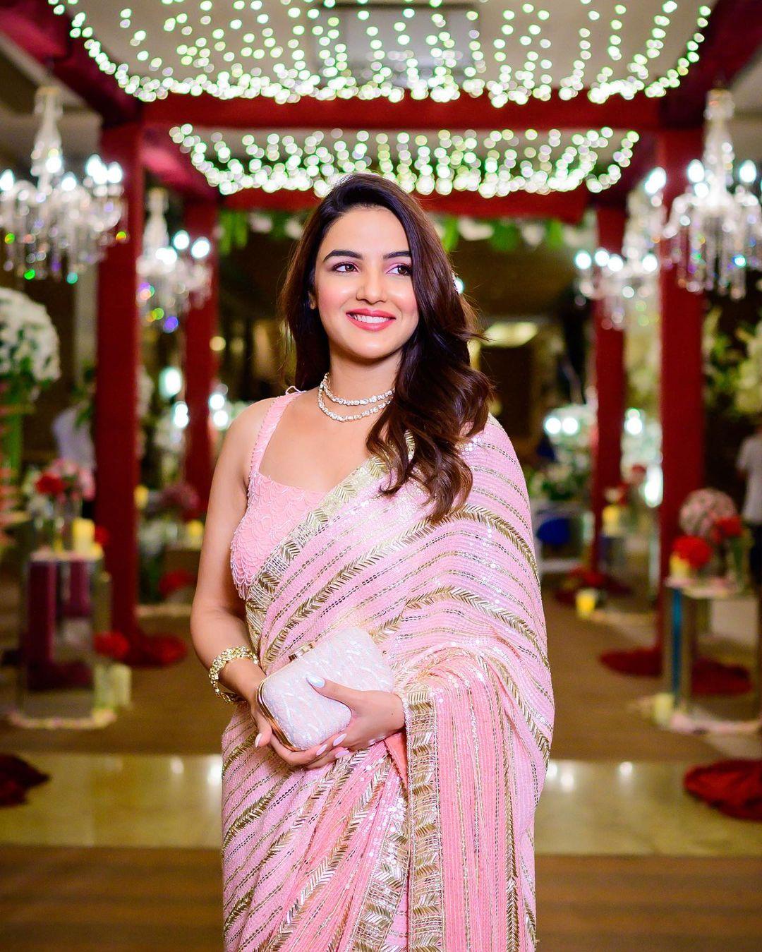 Bollywood actress Jasmin Bhasin in saree hot photos | hot and sexy photoshoot
