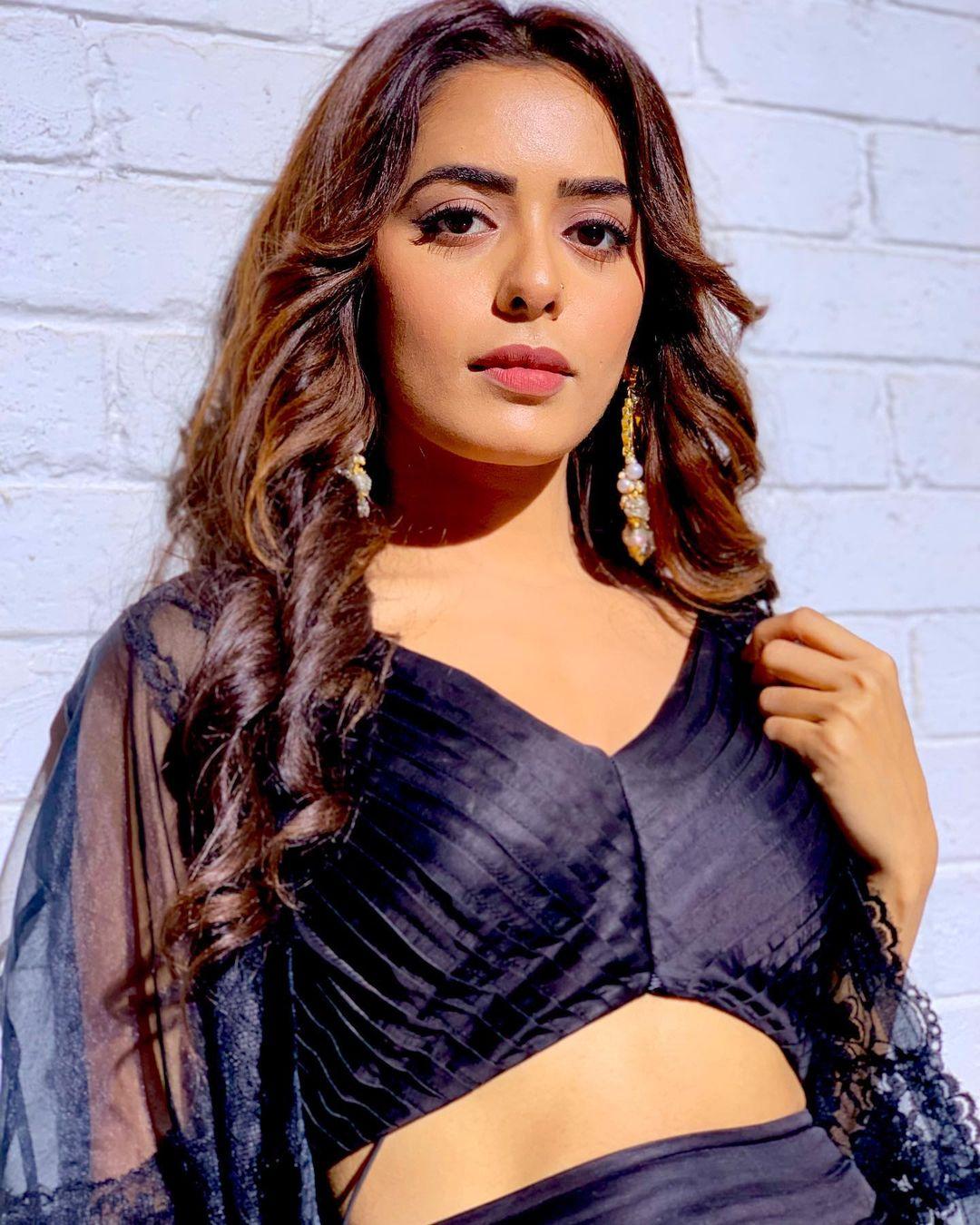 Bollywood actress Sana Sayyad in black dress hot photos | exclusive hot photos