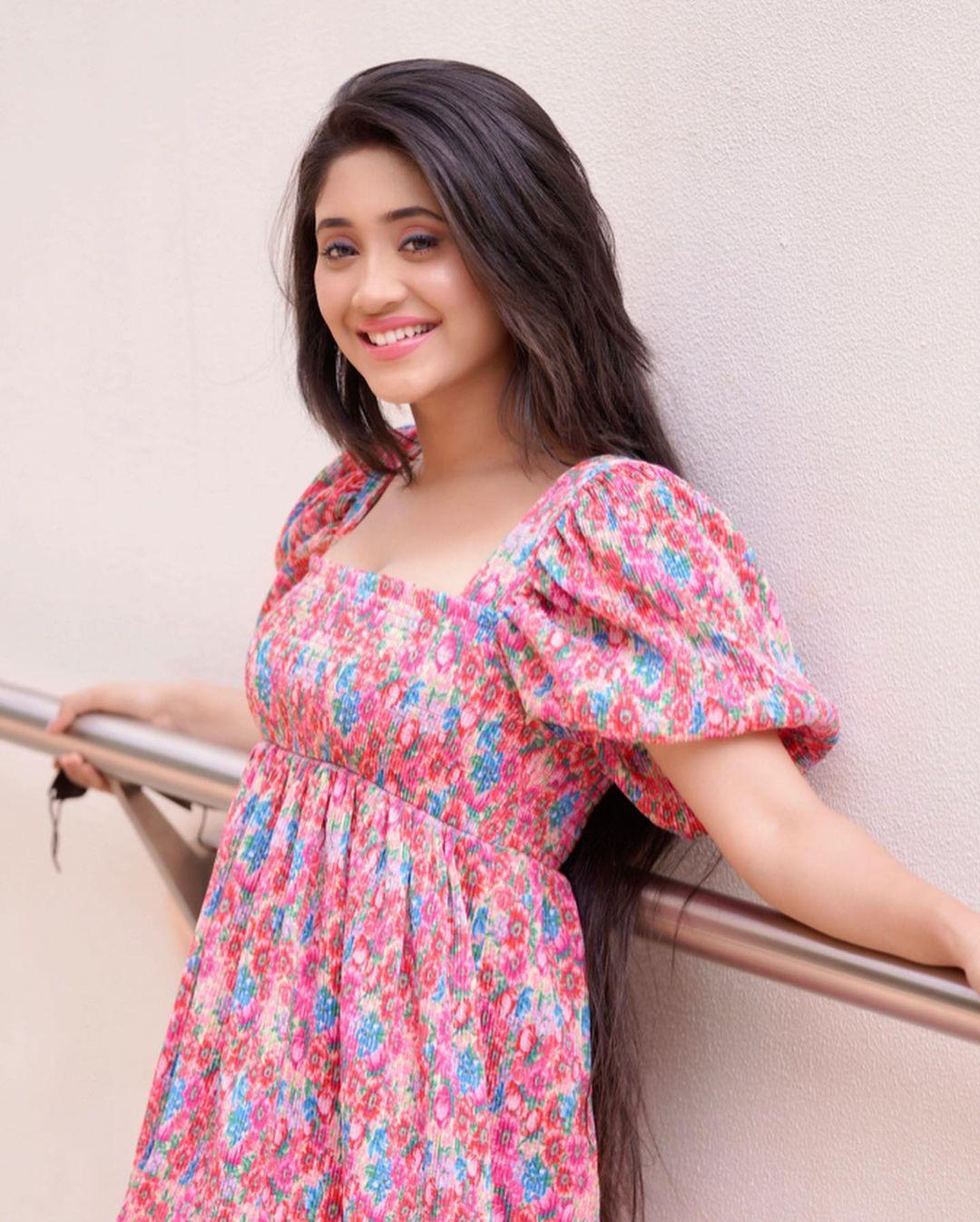 Bollywood actress Shivangi Joshi beautiful and glamours photos | latest fashion photos