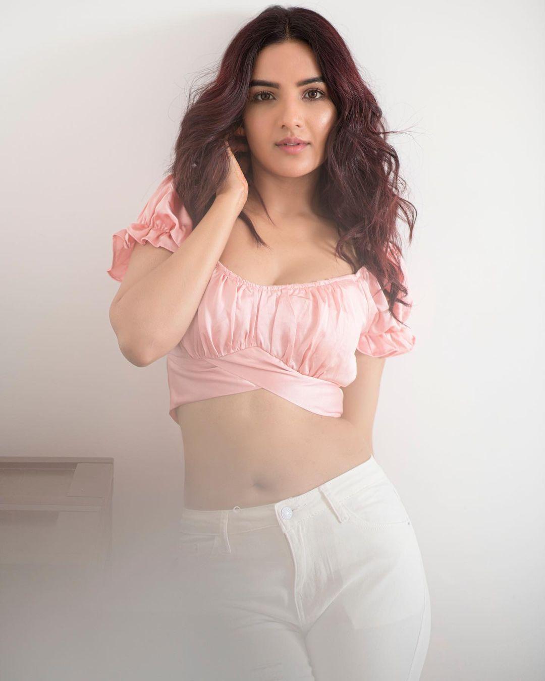 Jasmin Bhasin Sensuously Poses in Hot and sexy photos | beautiful and glamours photos