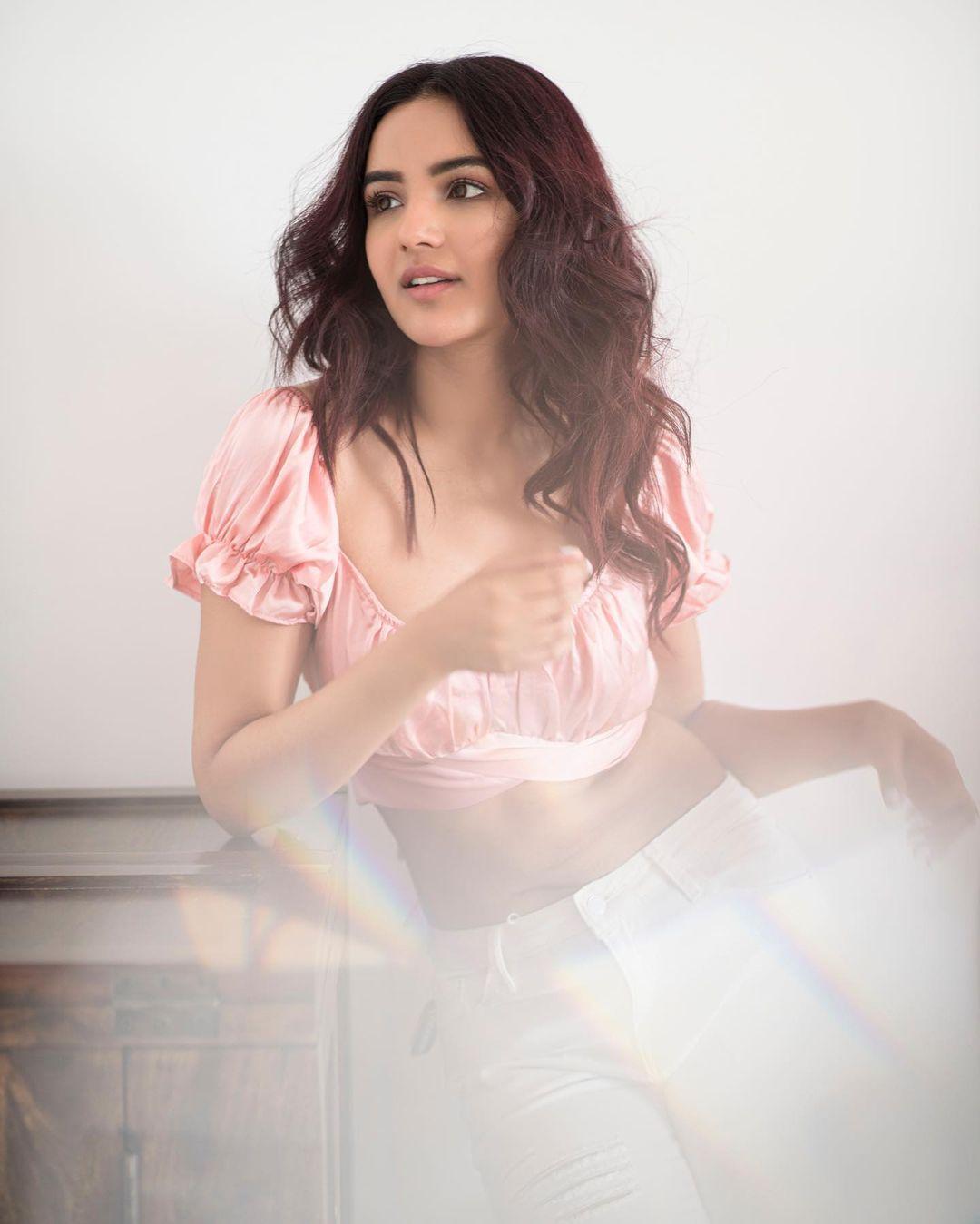 Jasmin Bhasin Sensuously Poses in Hot and sexy photos | exclusive hot photos