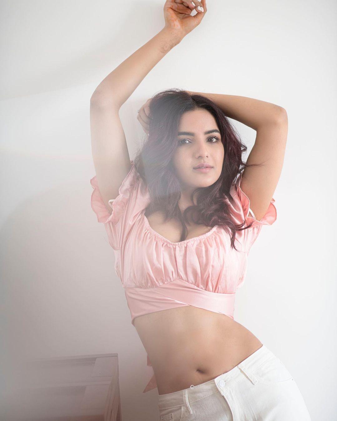 Jasmin Bhasin Sensuously Poses in Hot and sexy photos | hot and sexy photoshoot