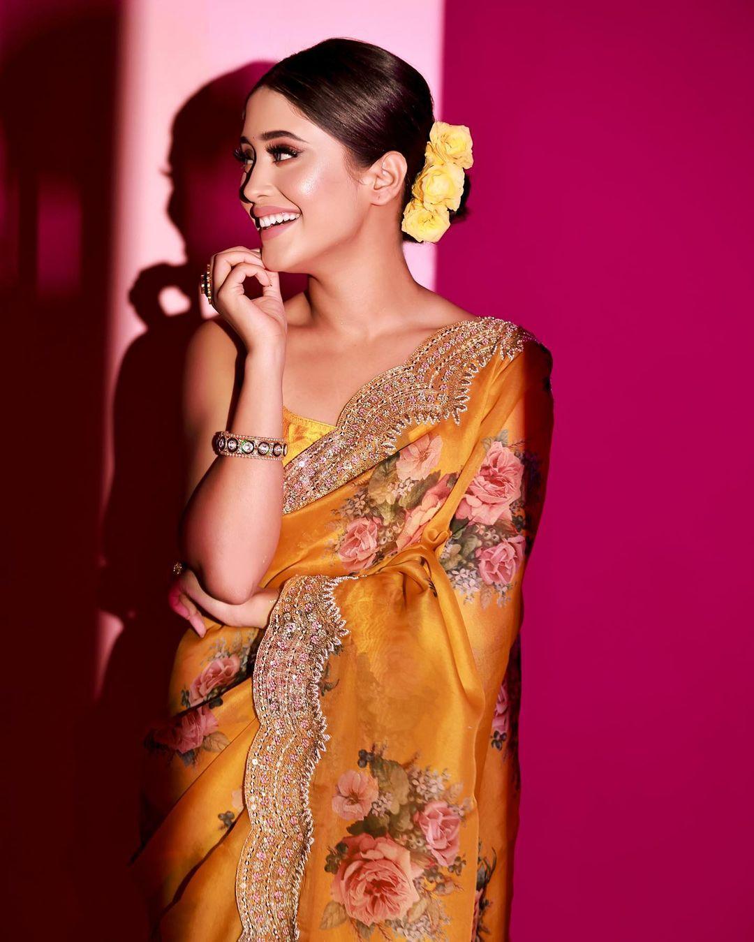 Shivangi Joshi looks gorgeous in a yellow saree photos | beautiful and glamours photos