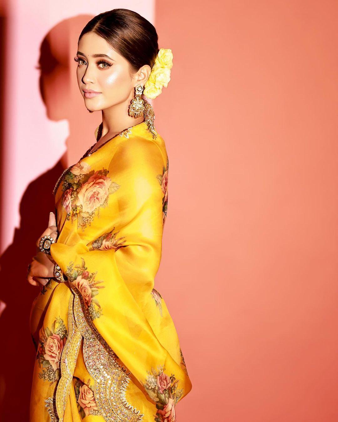 Shivangi Joshi looks gorgeous in a yellow saree photos | very attractive and cute stills