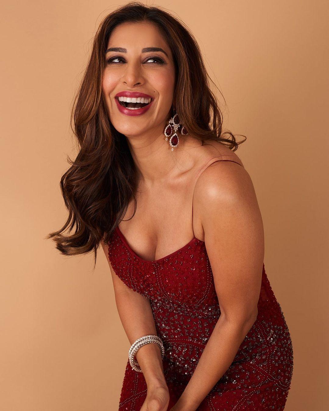 Singer Sophie choudry exclusive latest styles photoshoot | exposing hot photos