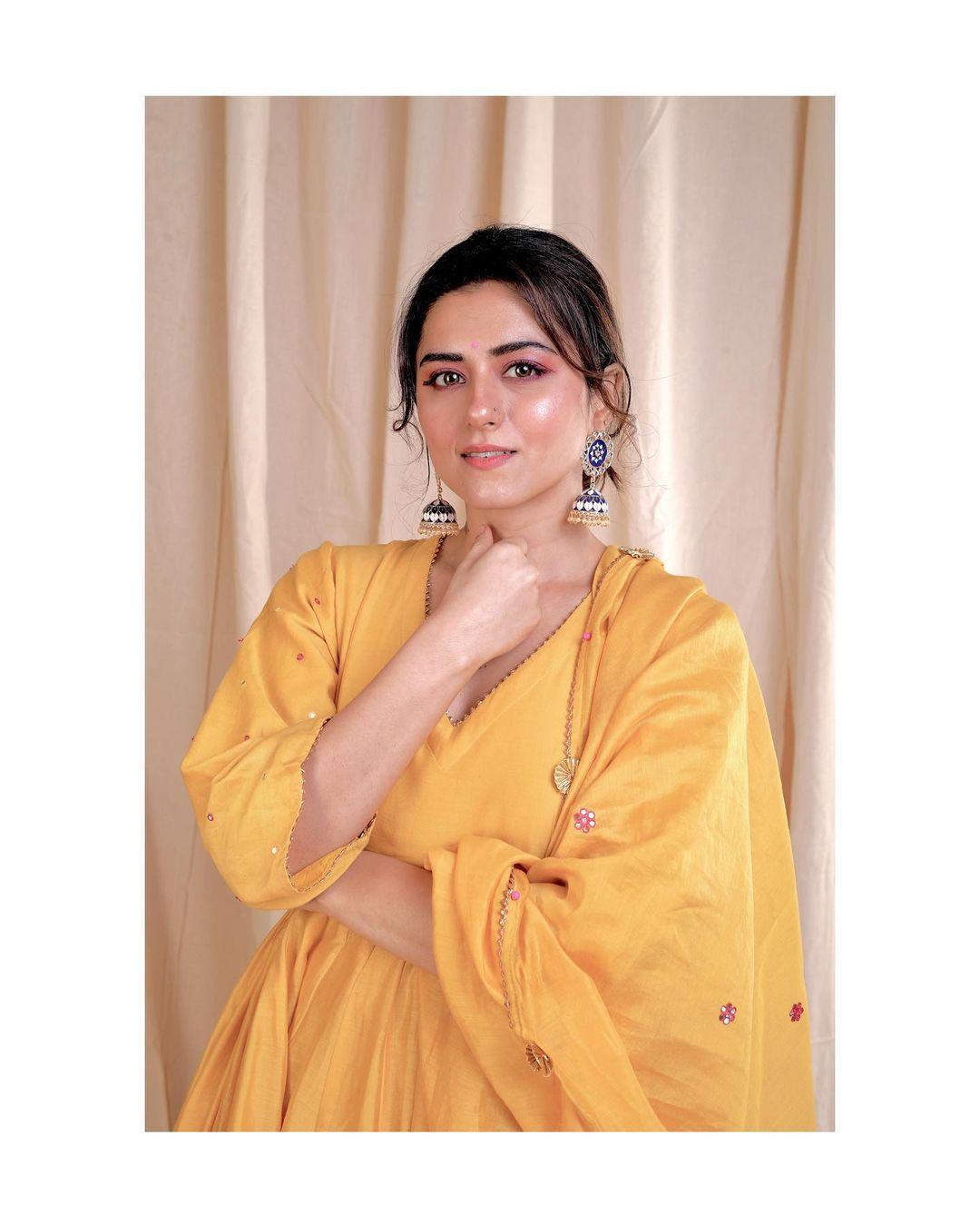 Actress Ridhi Dogra is looking very glorious photos | beautiful and glamours photos