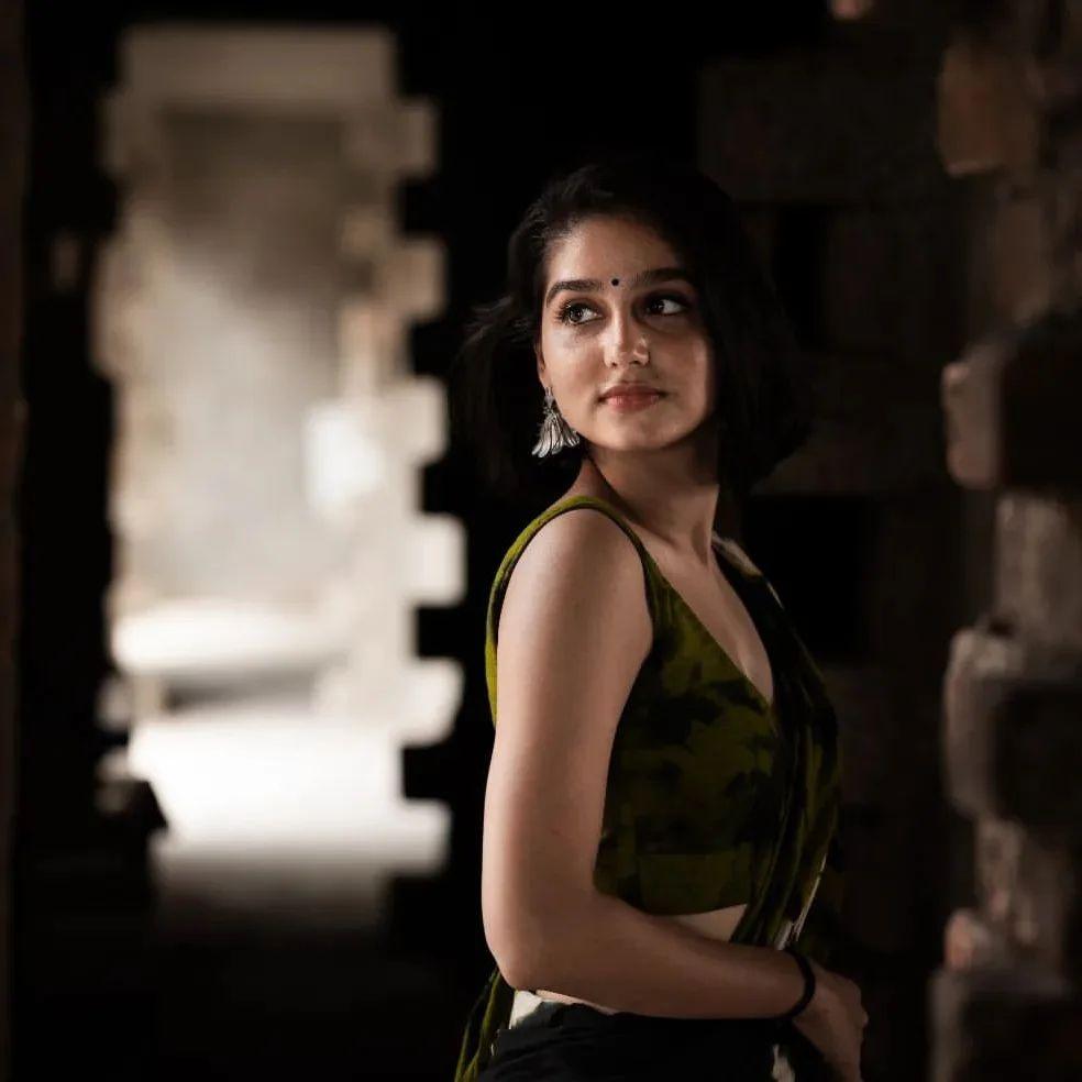 Anaswara Rajan in saree exposing hot photos gallery | exclusive hot photos