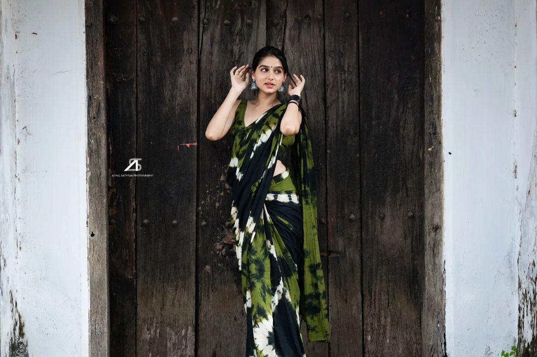 Anaswara Rajan in saree exposing hot photos gallery | looking very cute picture
