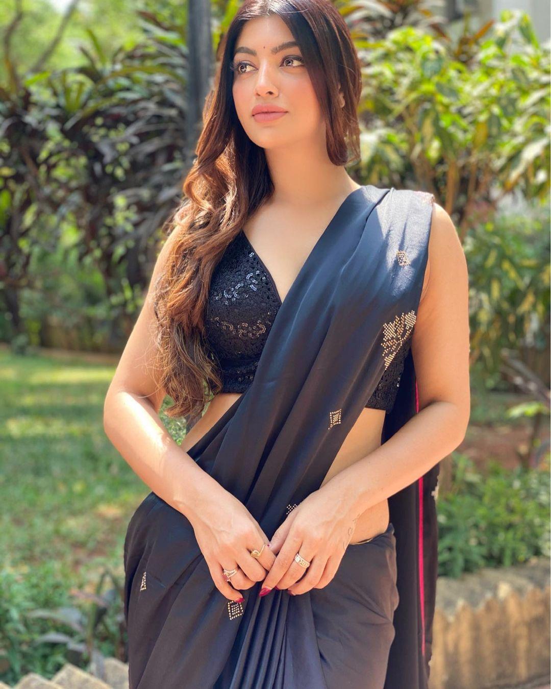Akanksha Puri in saree hot and sexy photoshoot | very glamours photos