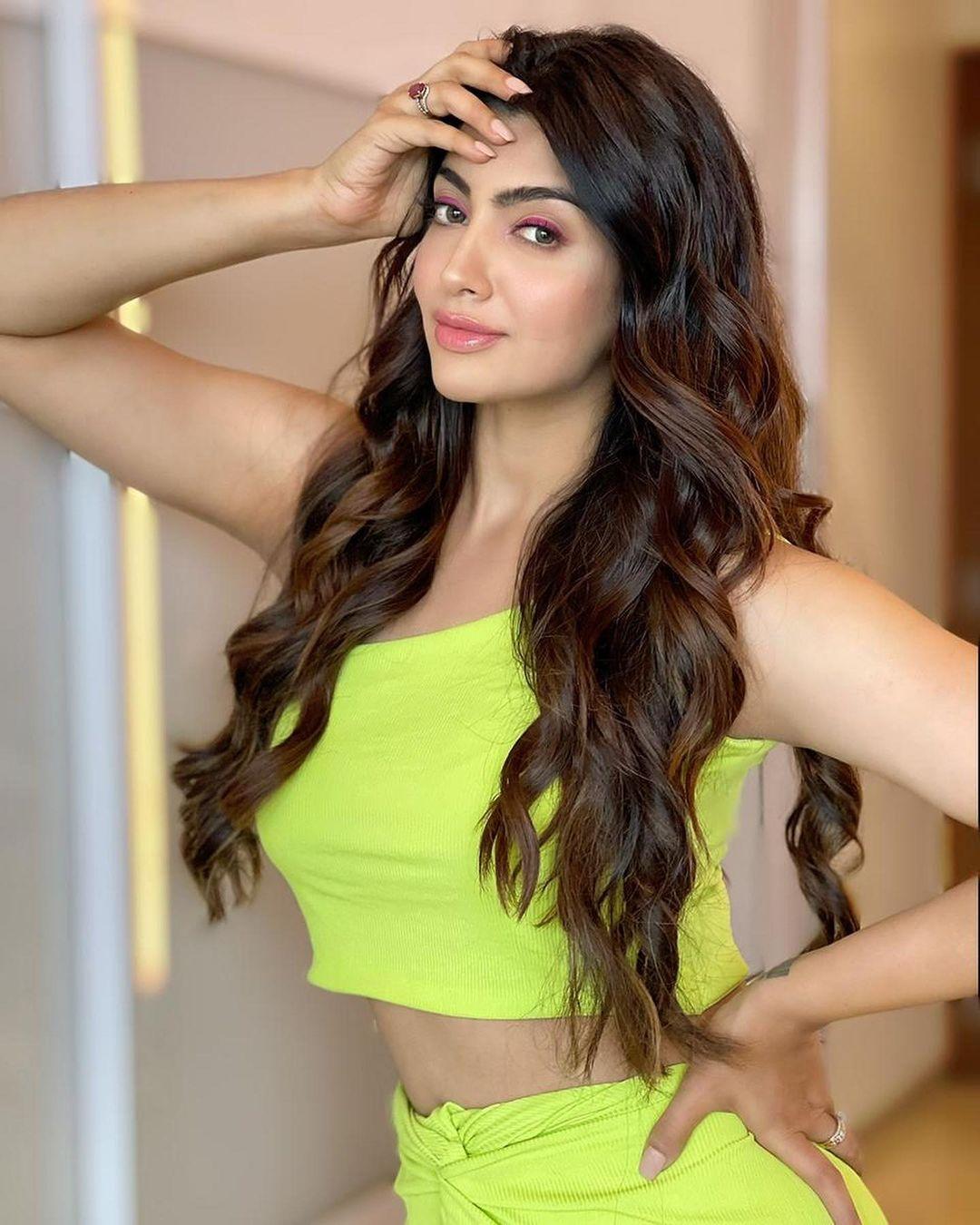 Akansha Puri looks super sizzling in these pictures | Bollywood actress hot photos
