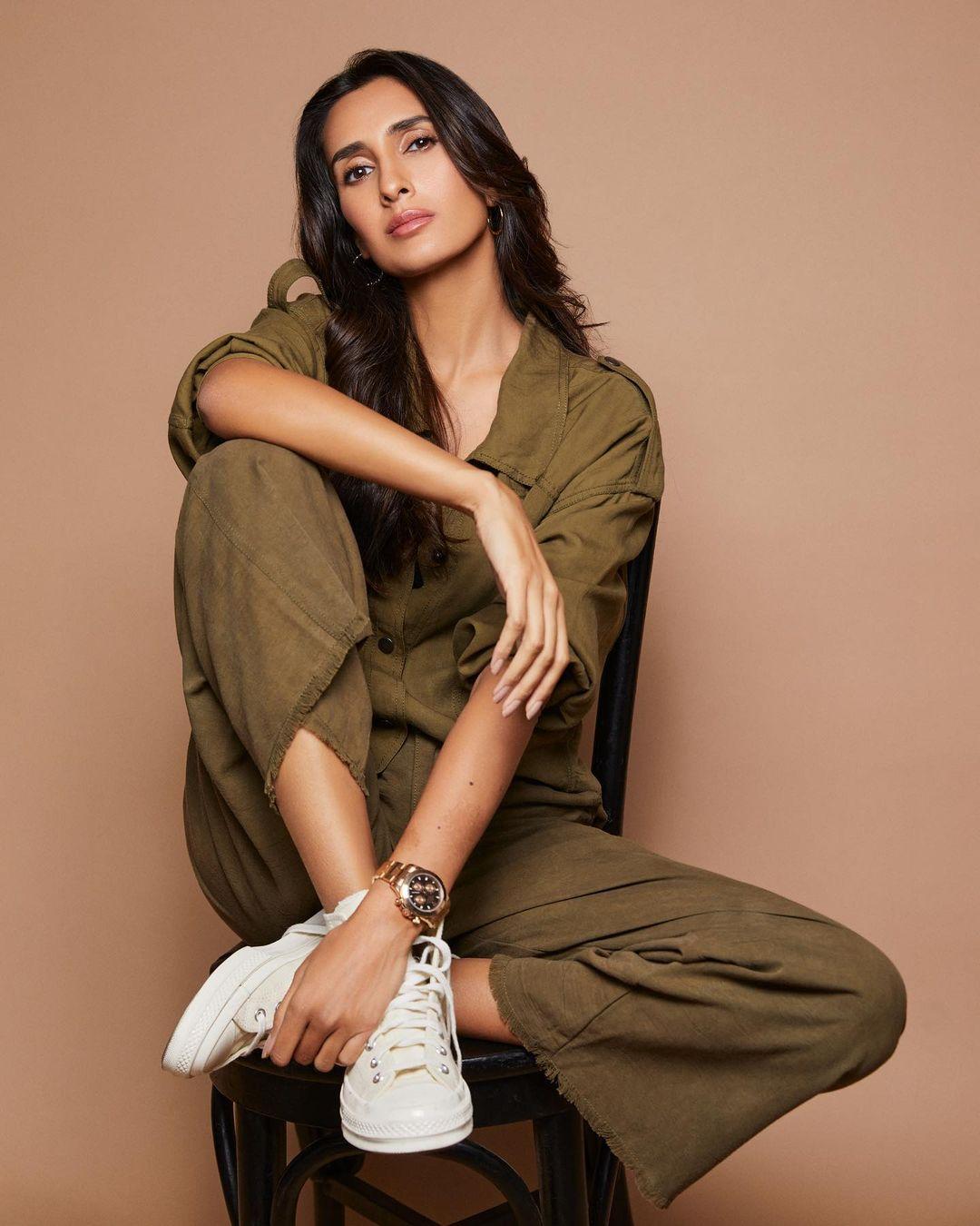 Bollywood actress Pragya Yadav latest fashion photos gallery | hot and sexy photoshoot