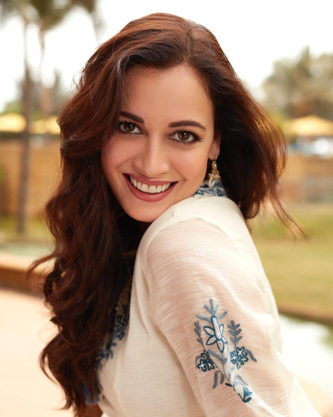 Dia Mirza Hot Pictures And Latest HD Wallpapers | latest fashion photos gallery