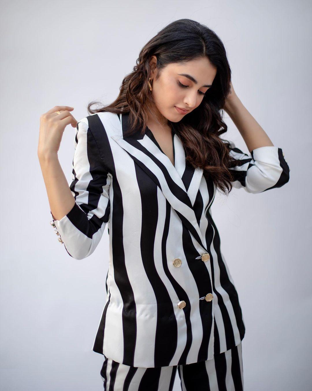 Tamil beautiful actress Priyanka Mohan latest fashion photos | glamours and cute stills