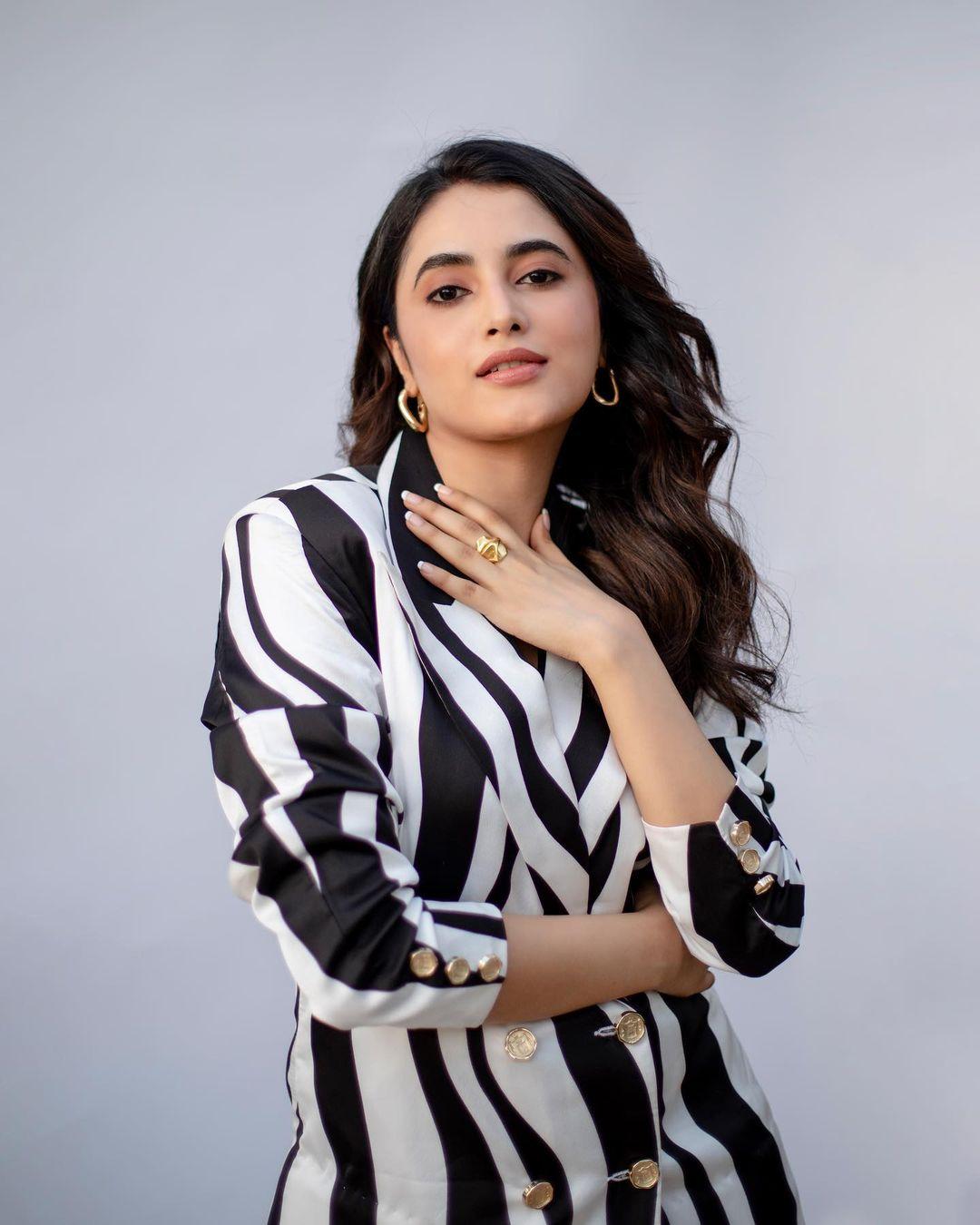Tamil beautiful actress Priyanka Mohan latest fashion photos | latest photoshoot
