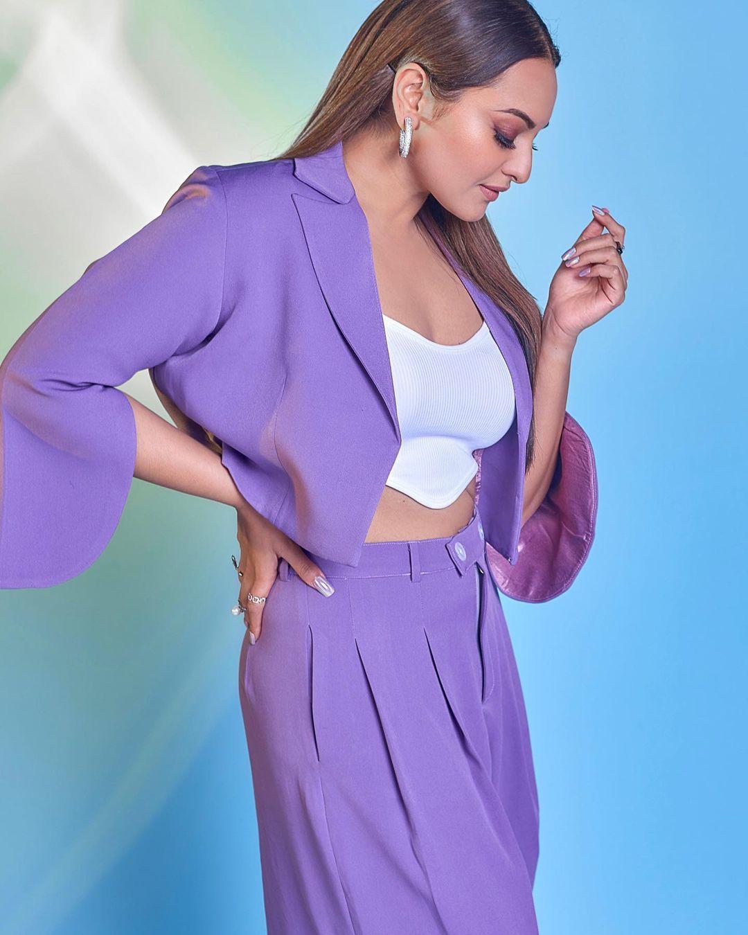 Exclusive hot photos gallery | Sonakshi Sinha setting new trends in Ethnic & Western Style