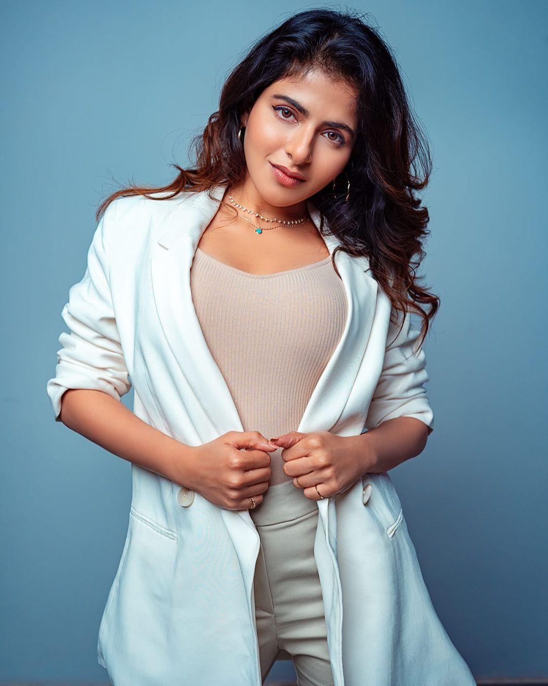 Tamil actress exclusive hot photos | iswarya menon latest exclusive hot photos