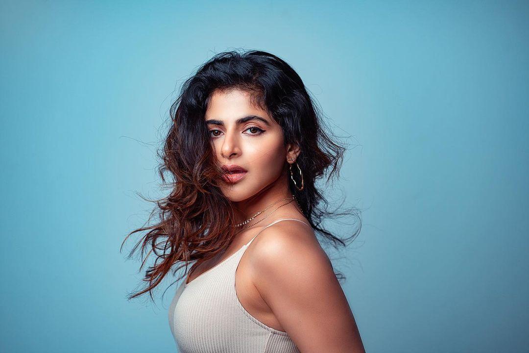 Tamil actress style photoshoot | iswarya menon looking very stylish photoshoot
