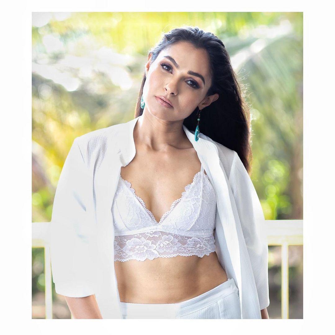 Andrea Jeremiah looks sizzling in a bikini photos | looking very sexy photos
