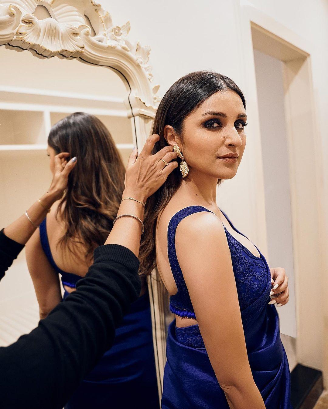 Beautiful and glamours photos | Parineeti Chopra Looks Drop Dead Gorgeous in blue saree