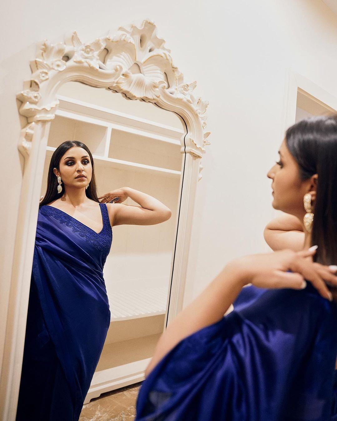 Bollywood actress hot photos | Parineeti Chopra Looks Drop Dead Gorgeous in blue saree