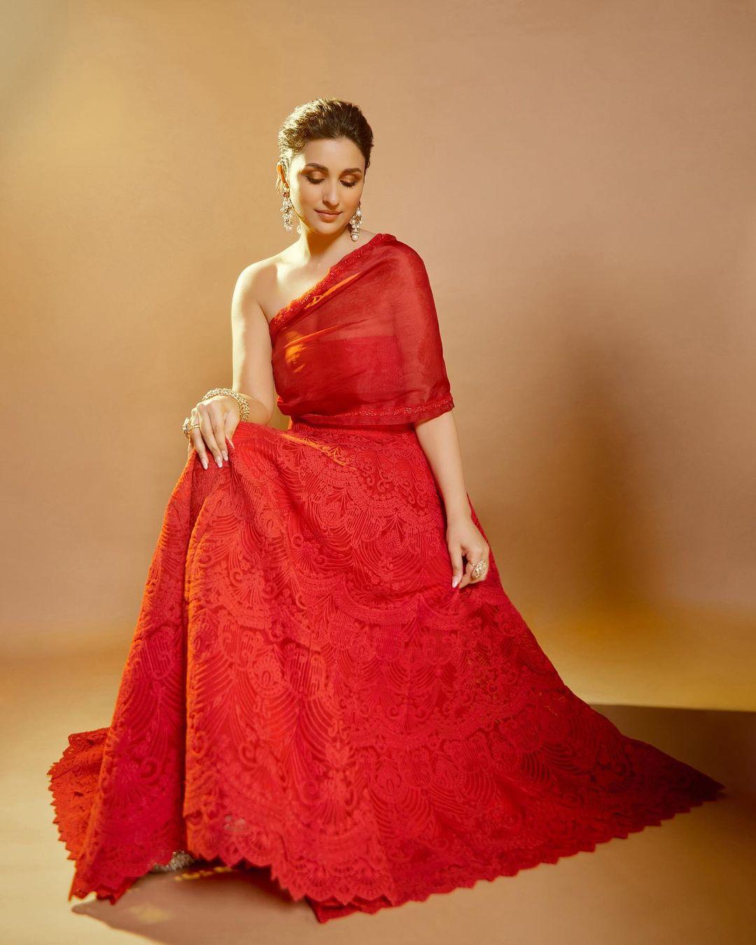 Bollywood actress stylish photos | Parineeti Chopra exclusive hot and sexy photoshoot