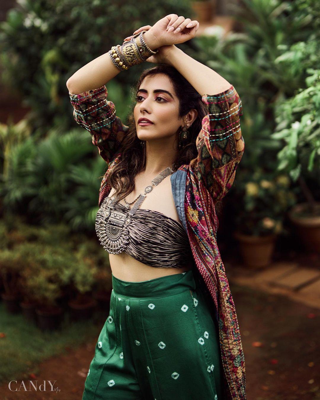 Exclusive hot photos | Jonita Gandhi very glamours and cute photos