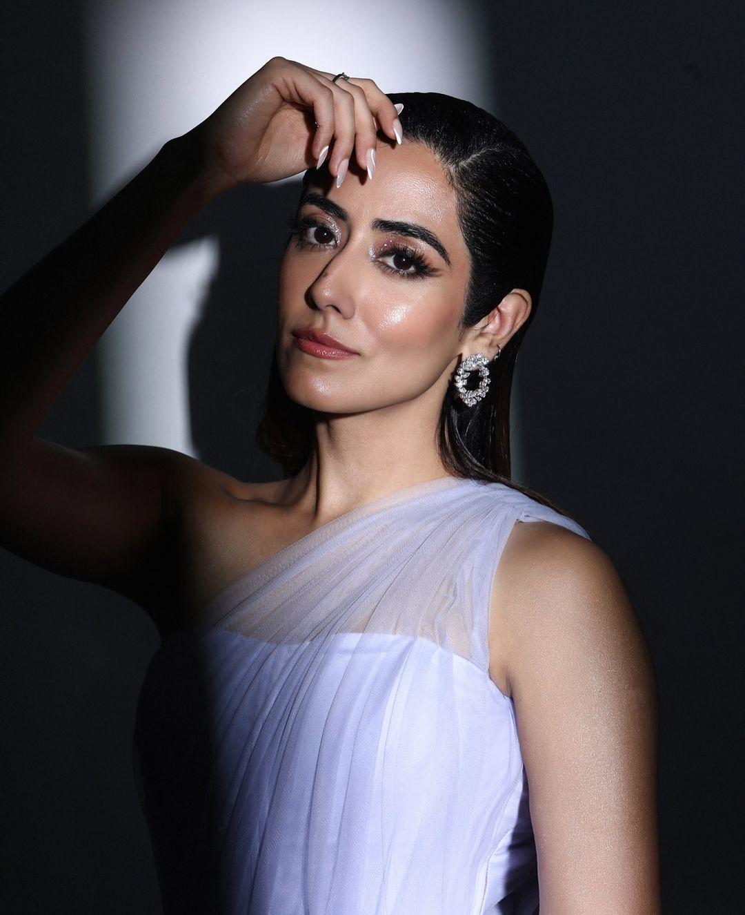 Glamours and cute stills| Singer Jonita Gandhi latest stylish photoshoot