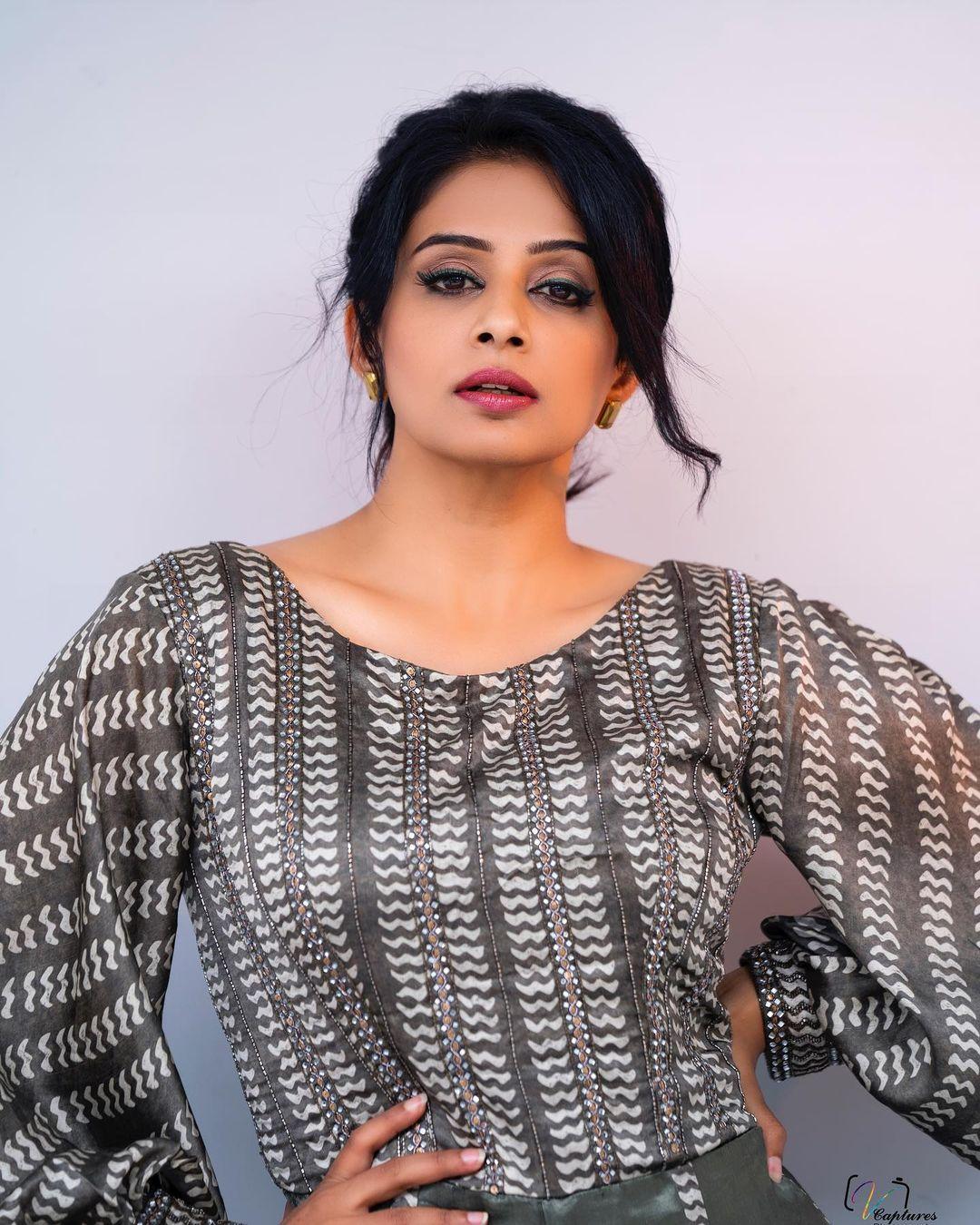 Priyamani beautiful and glamours picture | Telugu actress hot and spicy stills
