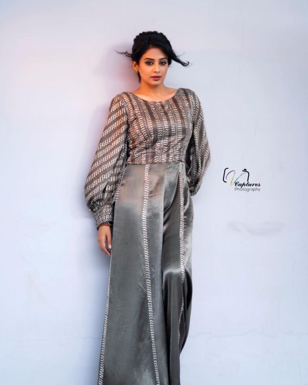 Priyamani looking very glamours and cute stills| beautiful and sexy photoshoot