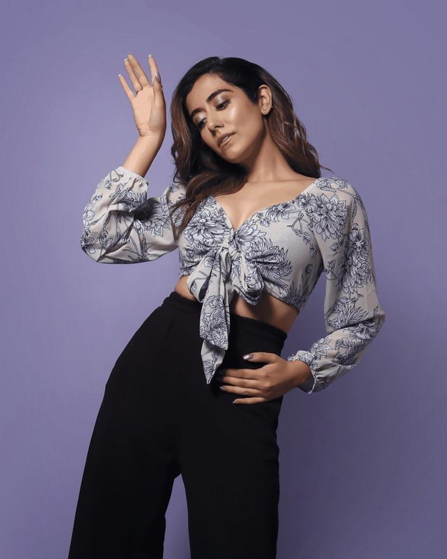 Singer Jonita Gandhi hot and sexy photos|Jonita Gandhi