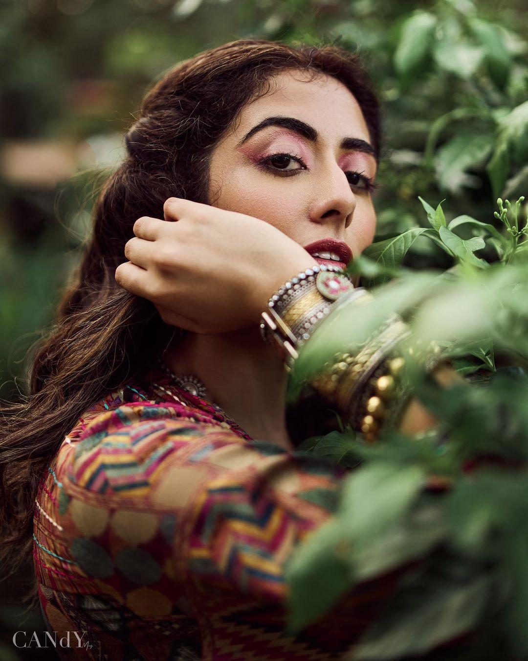 Singer Jonita Gandhi hot and sexy photos|Jonita Gandhi very beautiful and glamours picture