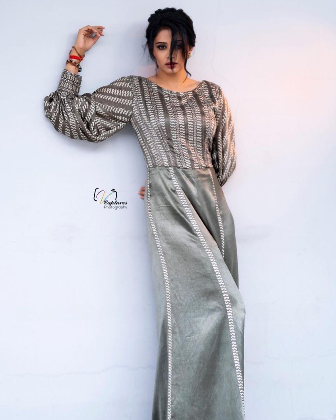 South Indian Actress hot photos | Priyamani looking very glamours and cute picture