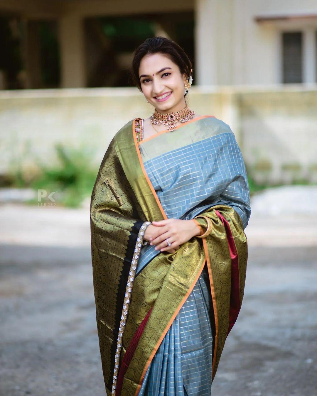Vaishnavi Gowda looking very beautiful and glamours in saree | exclusive hot photos