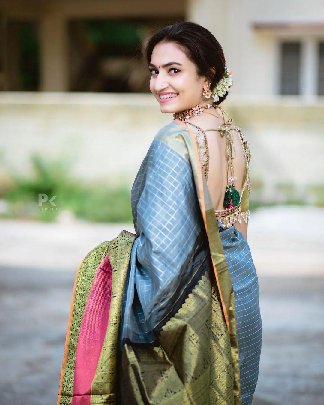 Vaishnavi Gowda looking very beautiful and glamours in saree | beautiful and sexy photoshoot