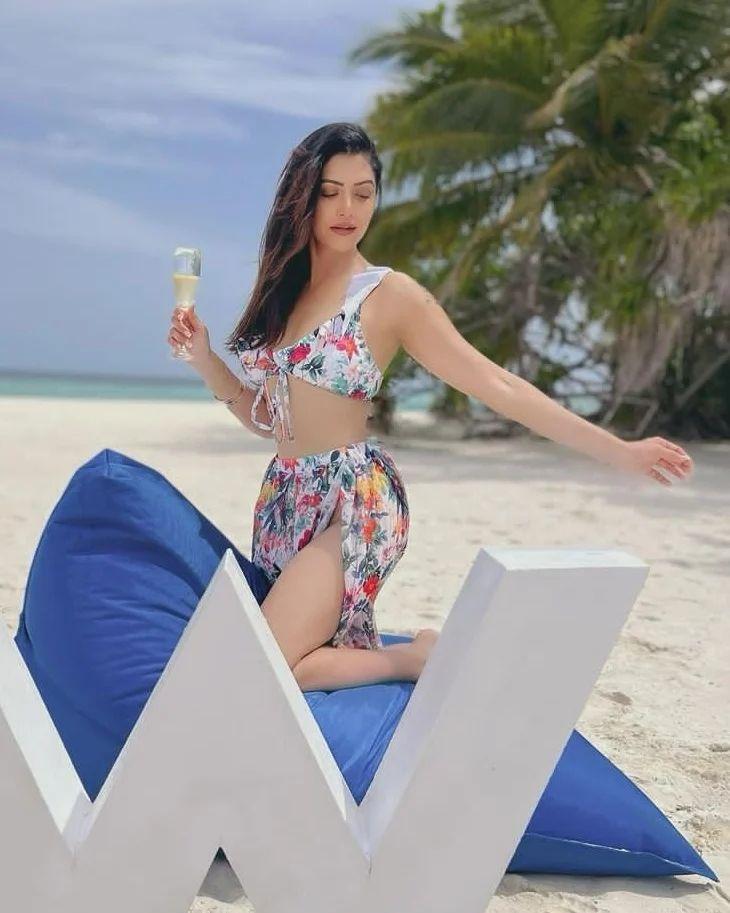 Beach bikini photoshoot | Mamta Mohandas in Beach bikini hot photoshoot