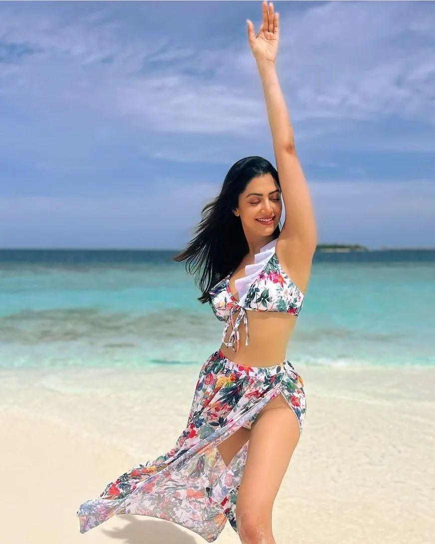 Glamours and cute stills | Mamta Mohandas in Beach bikini hot photoshoot