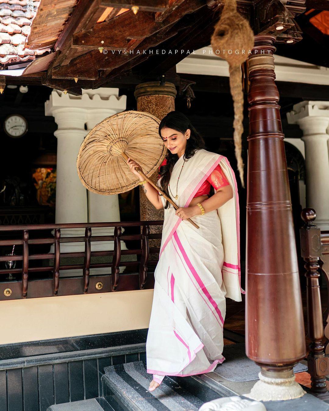 Kerala Kasavu Saree hot photos| Krishna Prabha beautiful and glamours photos